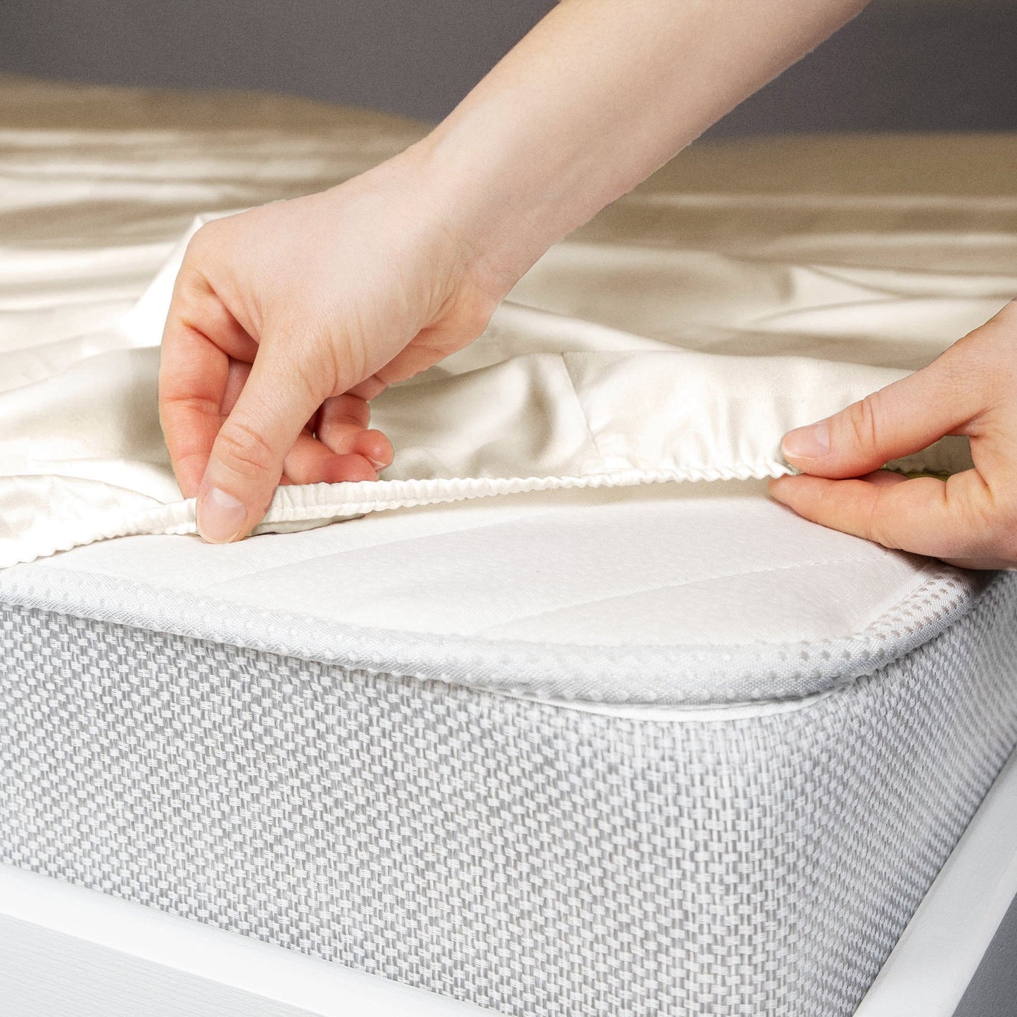 Charming Ivory Fitted Bedsheet Set