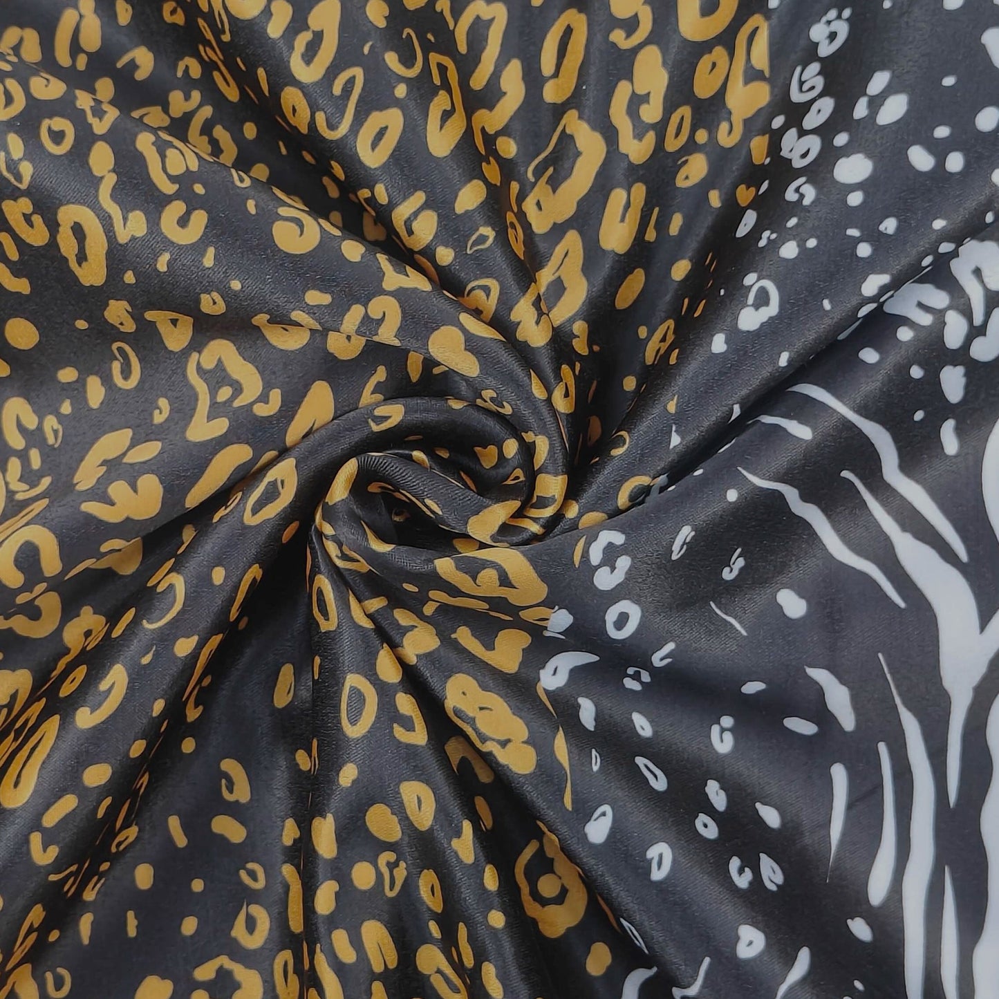 Eternal Chase Enriched Cotton Bedsheet Set